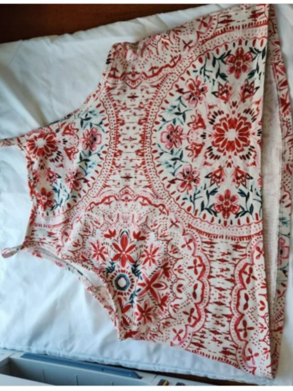 Torrid Foxy High Neck Crop Top Size 2 Doily Medallion Dew Tank